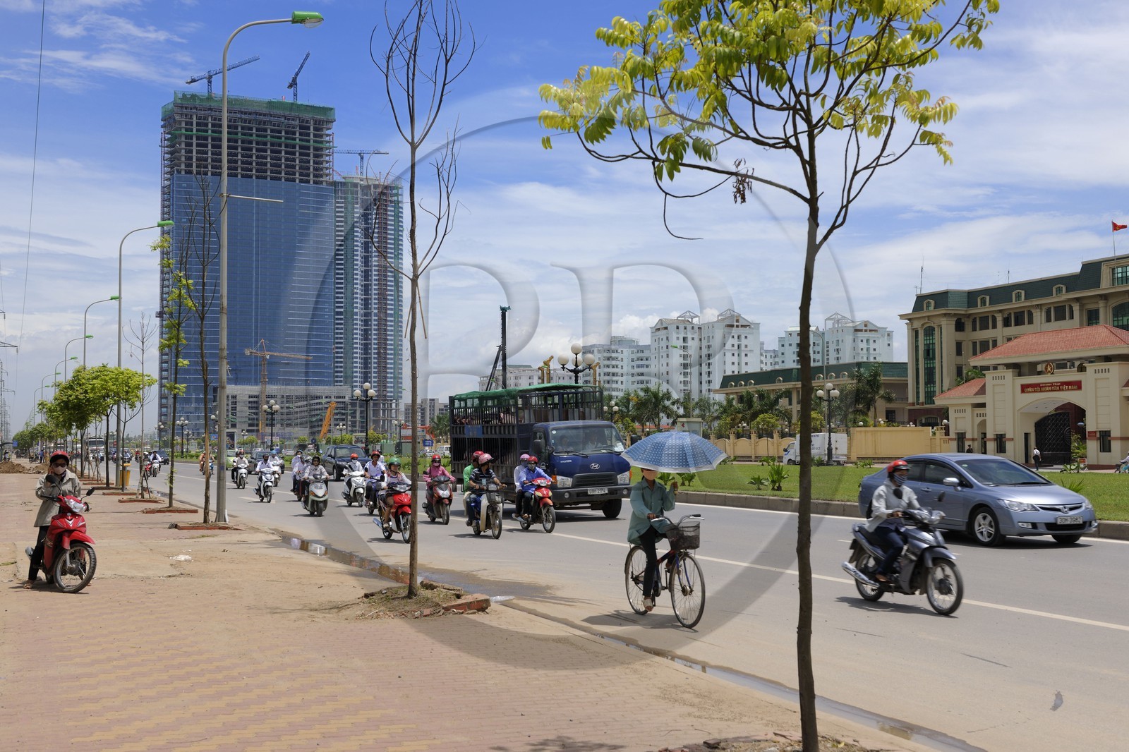 Vietnam, Hanoï, quartier de Cau Giay, le Keangnam Hanoi Landmark Tower est le plus haut gratte-ciel du pays de 336m sur Pham Hung Boulevard Vietnam, Hanoï, quartier de Cau Giay, le Keangnam Hanoi Landmark Tower est le plus haut gratte-ciel du pays de 336m sur Pham Hung Boulevard