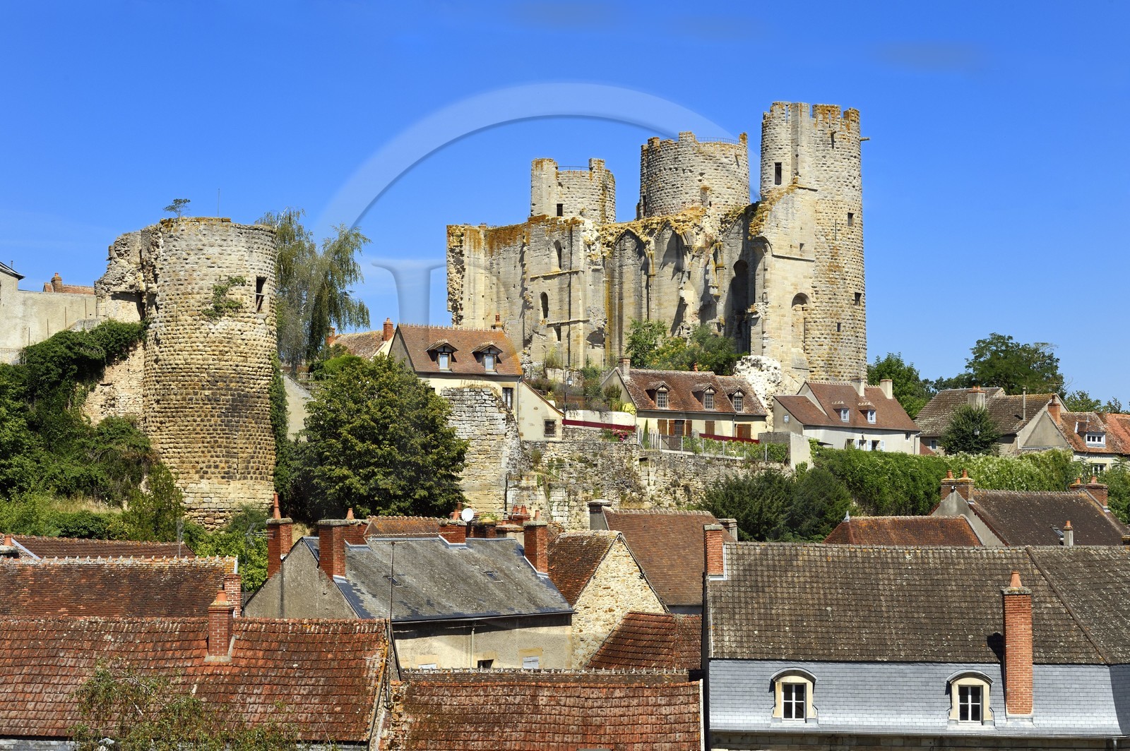 France, Allier (03), ancienne province du Bourbonnais, chateau de Bourbon-l'Archambault du XIIIe siècle