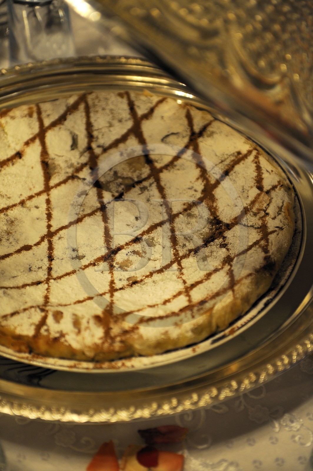 Maroc, Moyen Atlas, Fès, ville impériale, la pastilla de pigeon farci