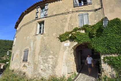 France, Var, Presqu'ile de Saint-Tropez, Ramatuelle, the Bee Gate in the medieval enclosure