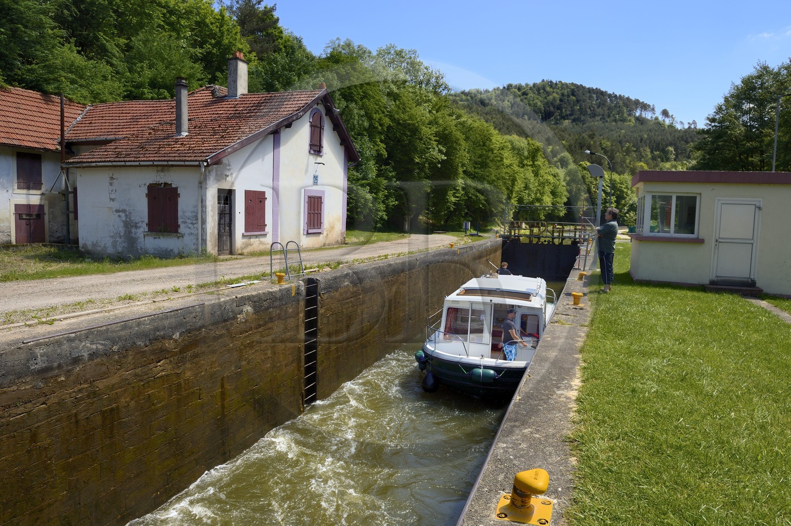 France, Bas-Rhin (67), région de Saverne, écluse du canal de la Marne au Rhin dans la vallée de la Zorn