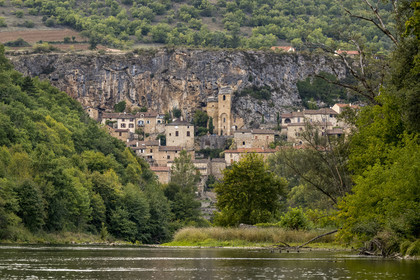 France, Aveyron, Grands Causses Regional Nature Park, Peyre, labelled Les Plus Beaux Villages de France (The Most Beautiful Villages of France), on the banks of the Tarn river
