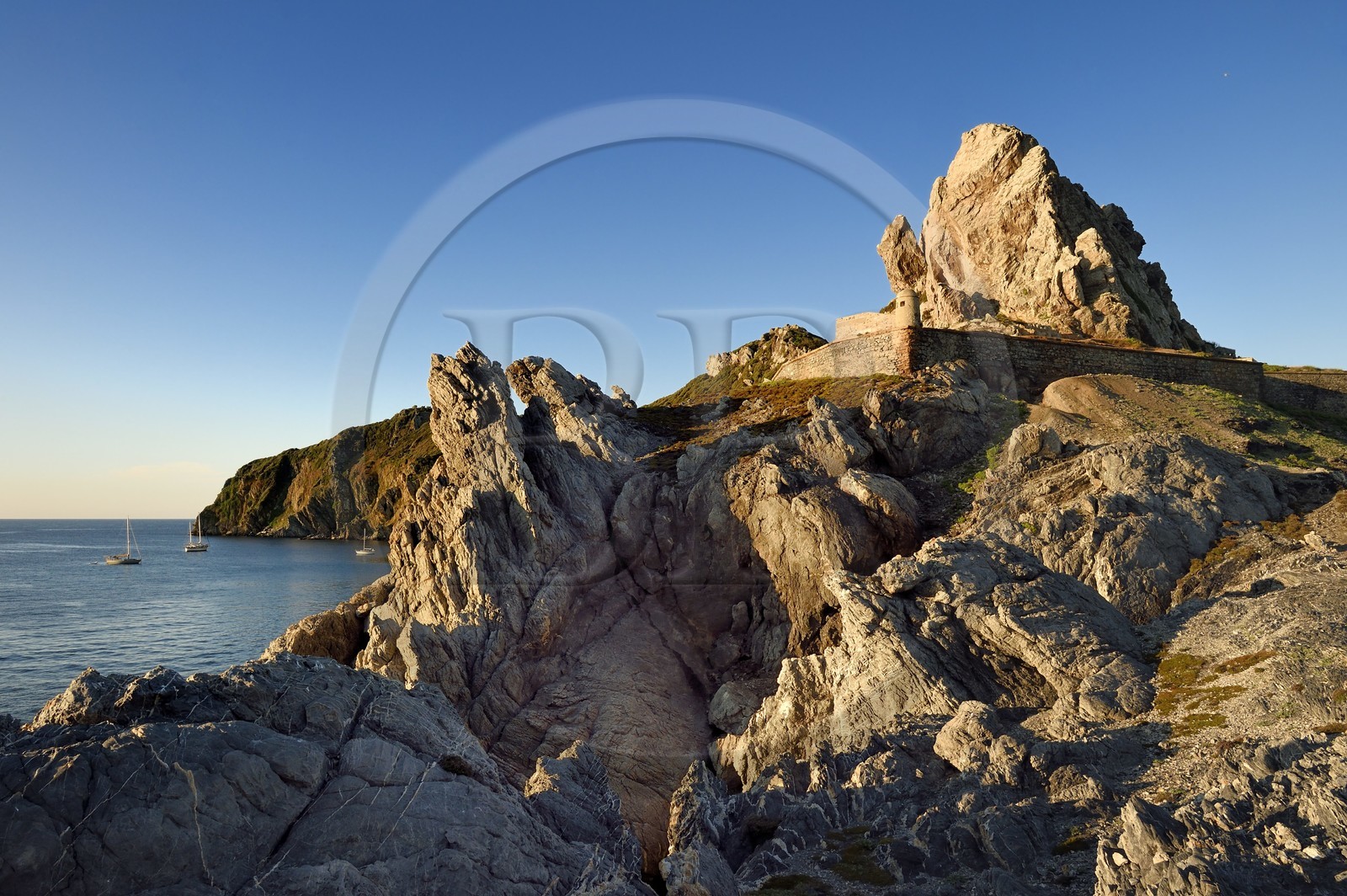 France, Var (83), Iles d'Hyères, parc national de Port Cros, Ile de Porquerolles, la batterie des Mèdes au cap des Mèdes France, Var (83), Iles d'Hyères, parc national de Port Cros, Ile de Porquerolles, la batterie des Mèdes au cap des Mèdes