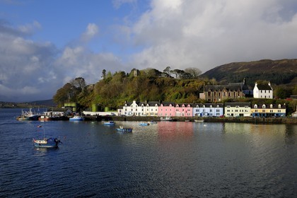 Royaume-Uni, Ecosse, région des Highlands, les Hébrides, île de Skye, le port de pêche de Portree