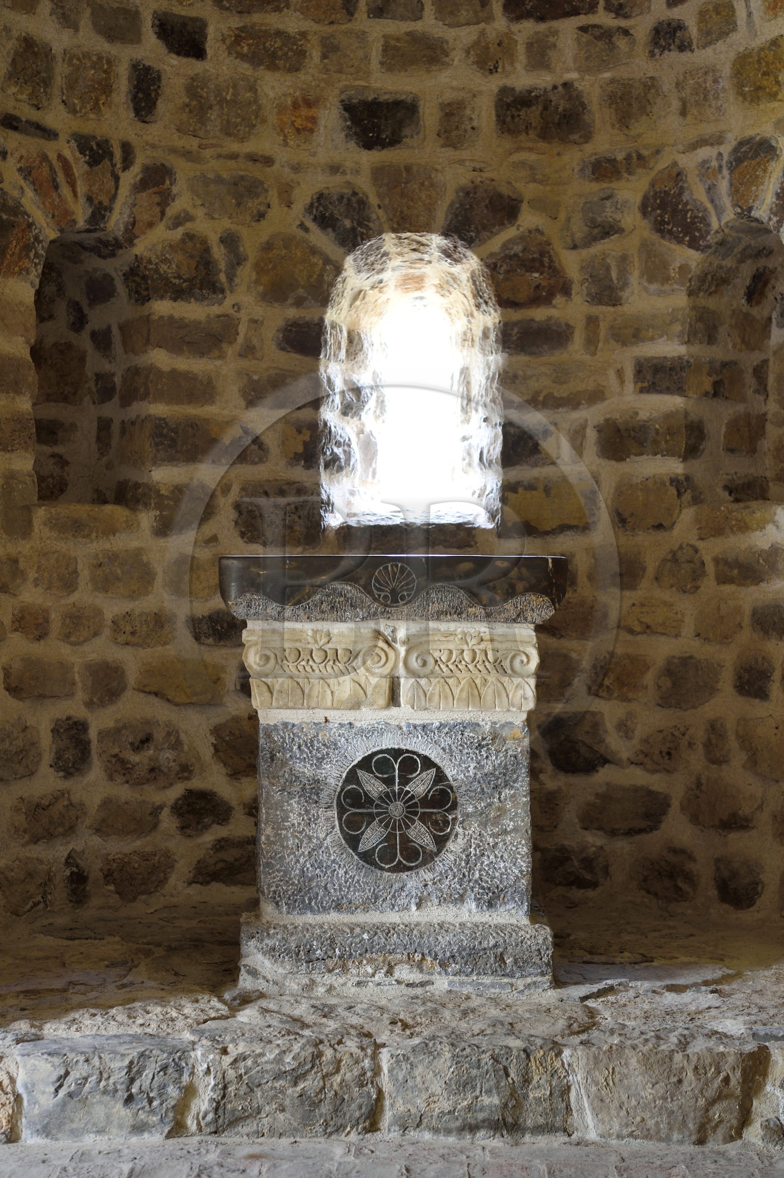 France, Var (83), Provence Verte, Bras, vers Saint-Maximin-la-Sainte-Baume, la maison d'hotes Le Peyrourier - une campagne en Provence, chapelle templière reconstruite
