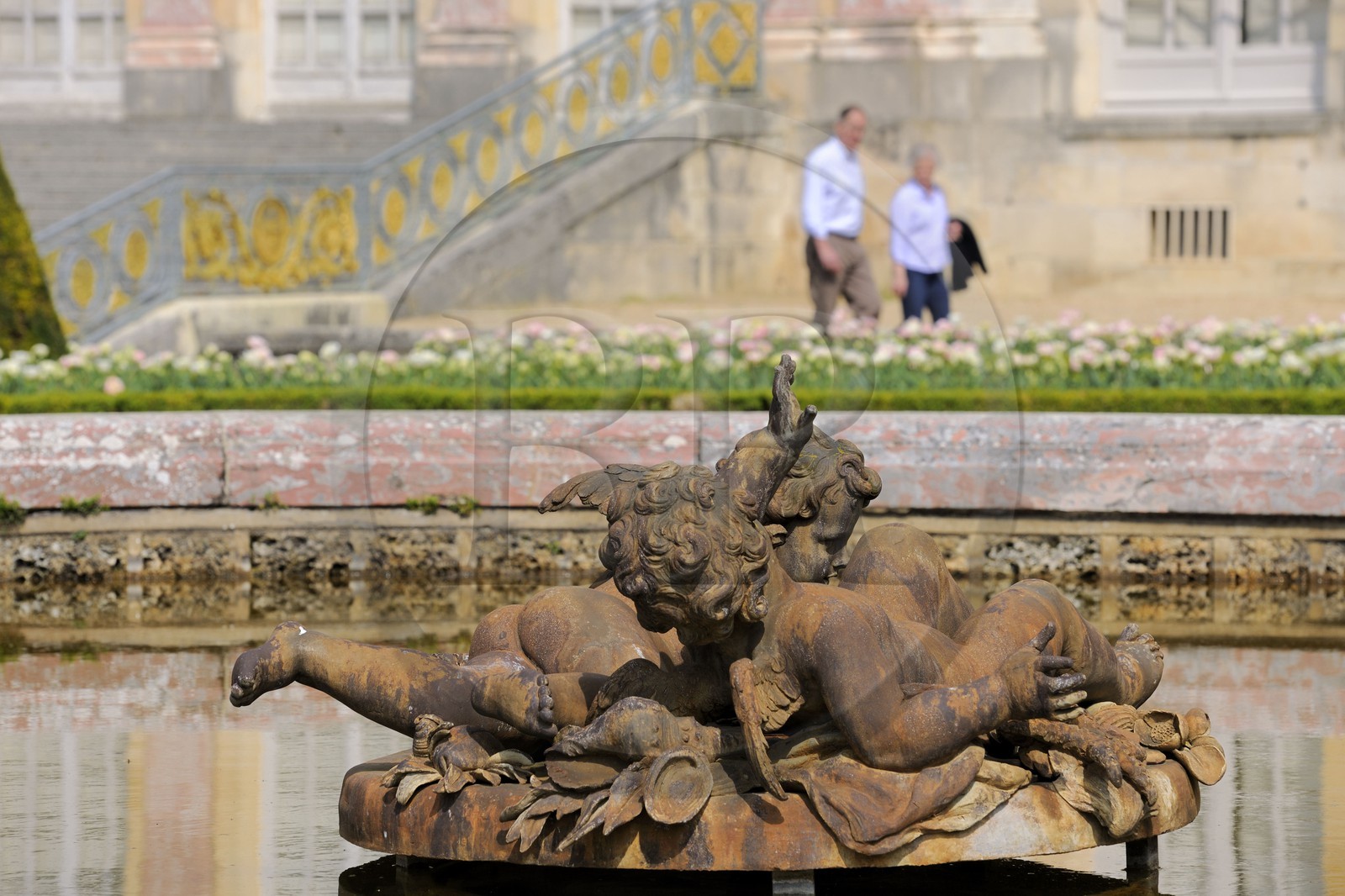France, Yvelines (78), château de Versailles, classé Patrimoine Mondial de l'UNESCO, le Grand Trianon, jardin à l'extérieur de la galerie
