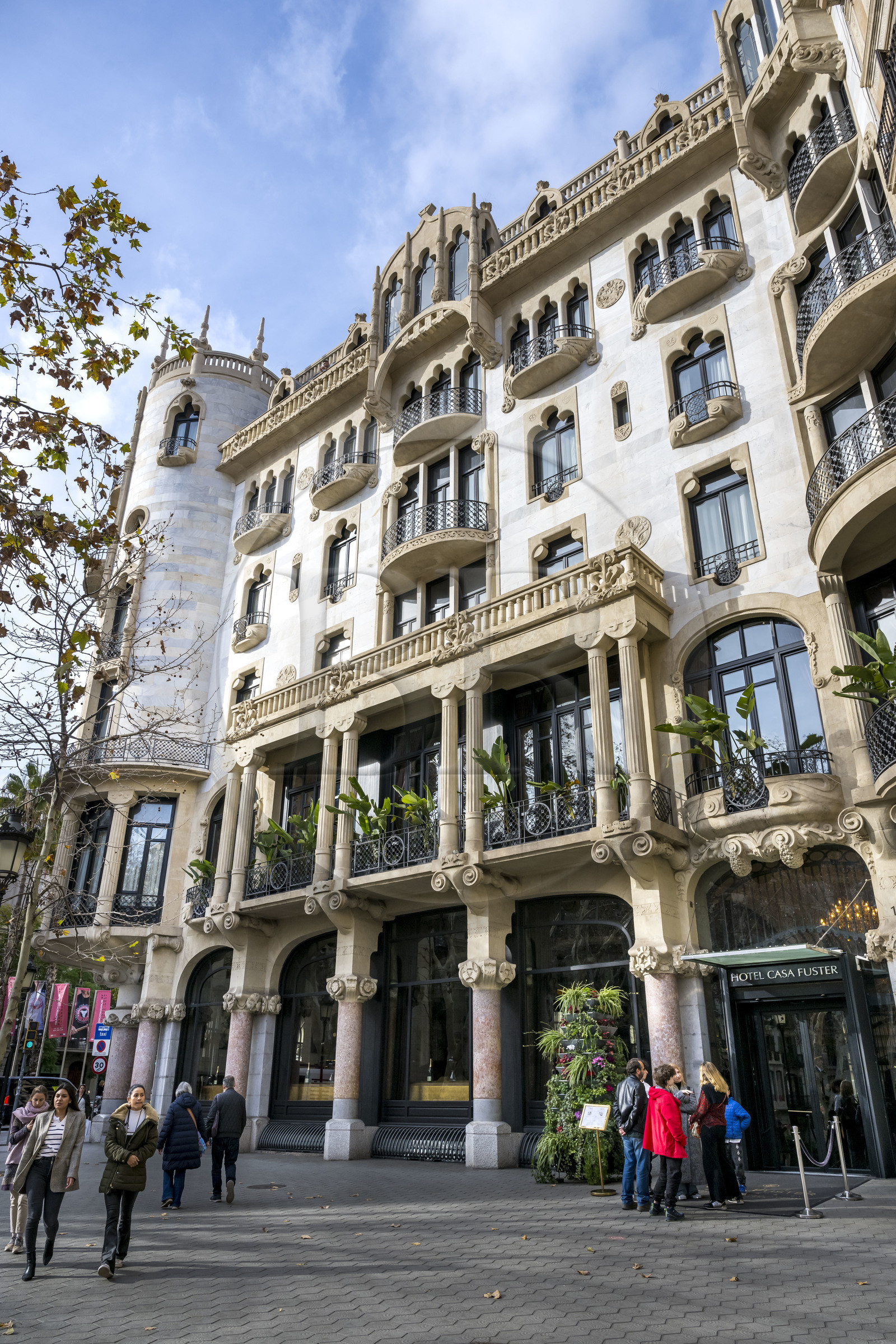 Espagne, Catalogne, Barcelone, quartier de l'Eixample, Passeig de Gracia, Casa Fuster (1908-1911) de l'architecte du modernisme catalan Lluis Domènech i Montaner