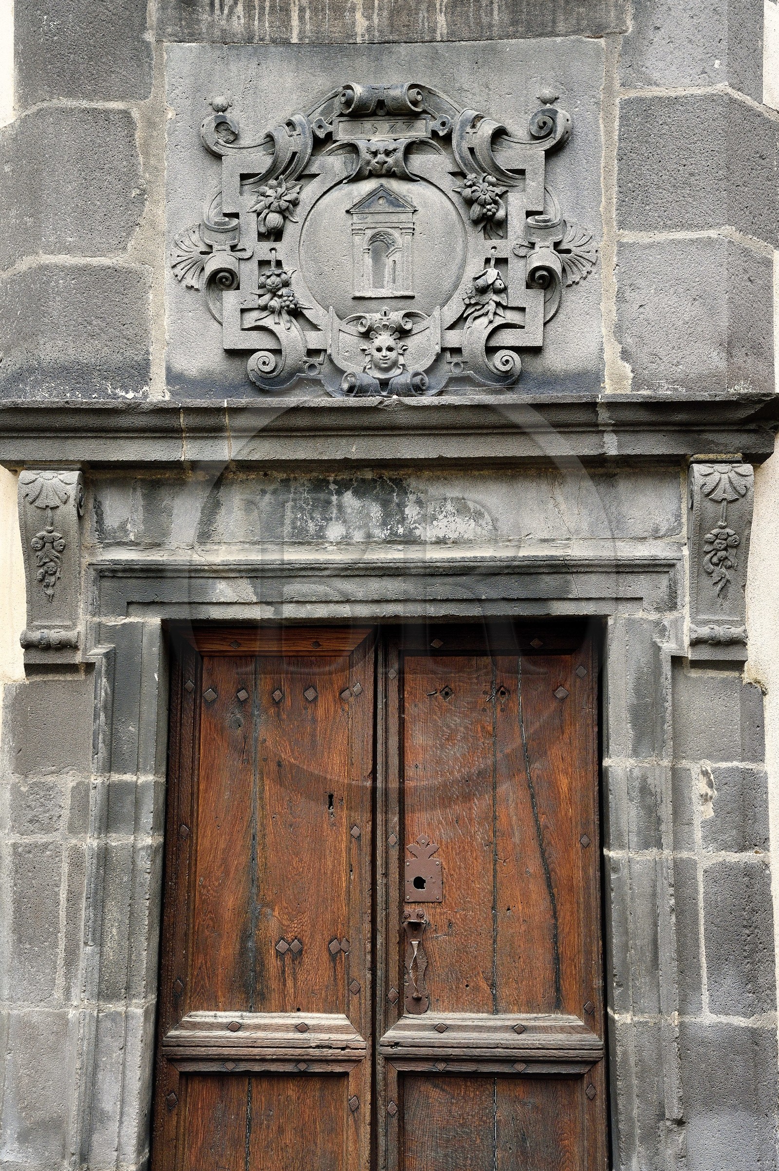 France, Puy-de-Dôme (63), Clermont-Ferrand, quartier de Montferrand, rue Marmilhat, Hotel particulier La Porte aussi appelée Maison de l'Architecte en raison du cartouche armorié