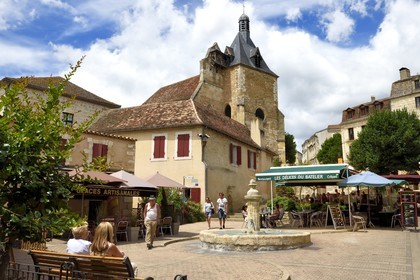 France, Dordogne, purple Perigord, Bergerac, place Pelissiere and St. Jacques Church