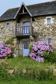 France, Finistere, Barnenez, traditional house