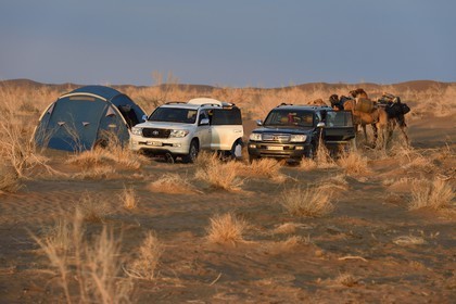 Iran, Province d'Ispahan, désert du Dasht-e Kavir, Mesr dans la région de Khur et Biabanak, bivouac