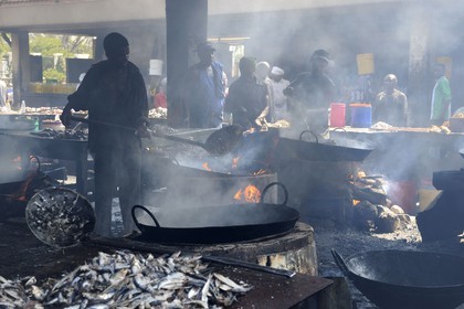Tanzania, Dar es-Salaam, Kivukoni fish market, the fish is fried in metal bowls filled with plenty of oil before selling it around town