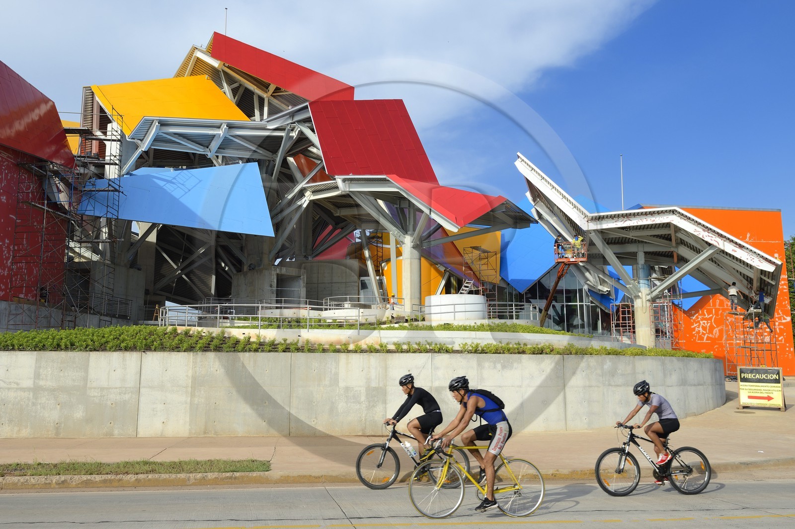 Panama, Panama City, le Musée de la biodiversité nommé Pont de la vie de Panama par l'architecte Frank Gehry