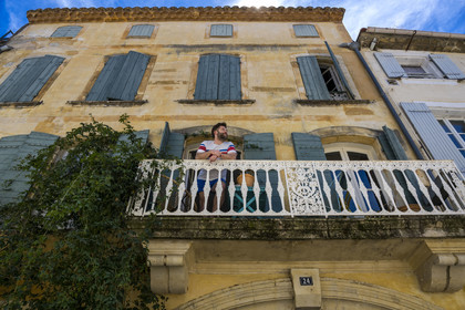 France, Bouches du Rhone, Tarascon, Gwen Delabar on the balcony of his guest house and artist residence Rue du Chateau