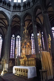 France, Puy-de-Dôme (63), Clermont-Ferrand, cathédrale Notre-Dame de l'Assomption du XIIIe siècle, maître-autel dessiné par Viollet-le-Duc