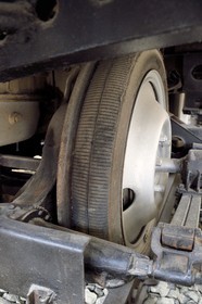 France, Puy-de-Dôme (63), Clermont-Ferrand, L'Aventure Michelin, musée retraçant toutes les activités du groupe Michelin, pneu de la roue ferroviaire d'une Micheline