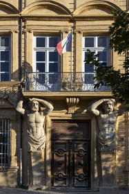 France, Bouches du Rhone, Aix en Provence, Cours Mirabeau, Hotel Maurel de Pontevès (or Hotel d'Espagnet) is a 17th century private mansion which currently houses the commercial court, with atlantes supporting the balcony