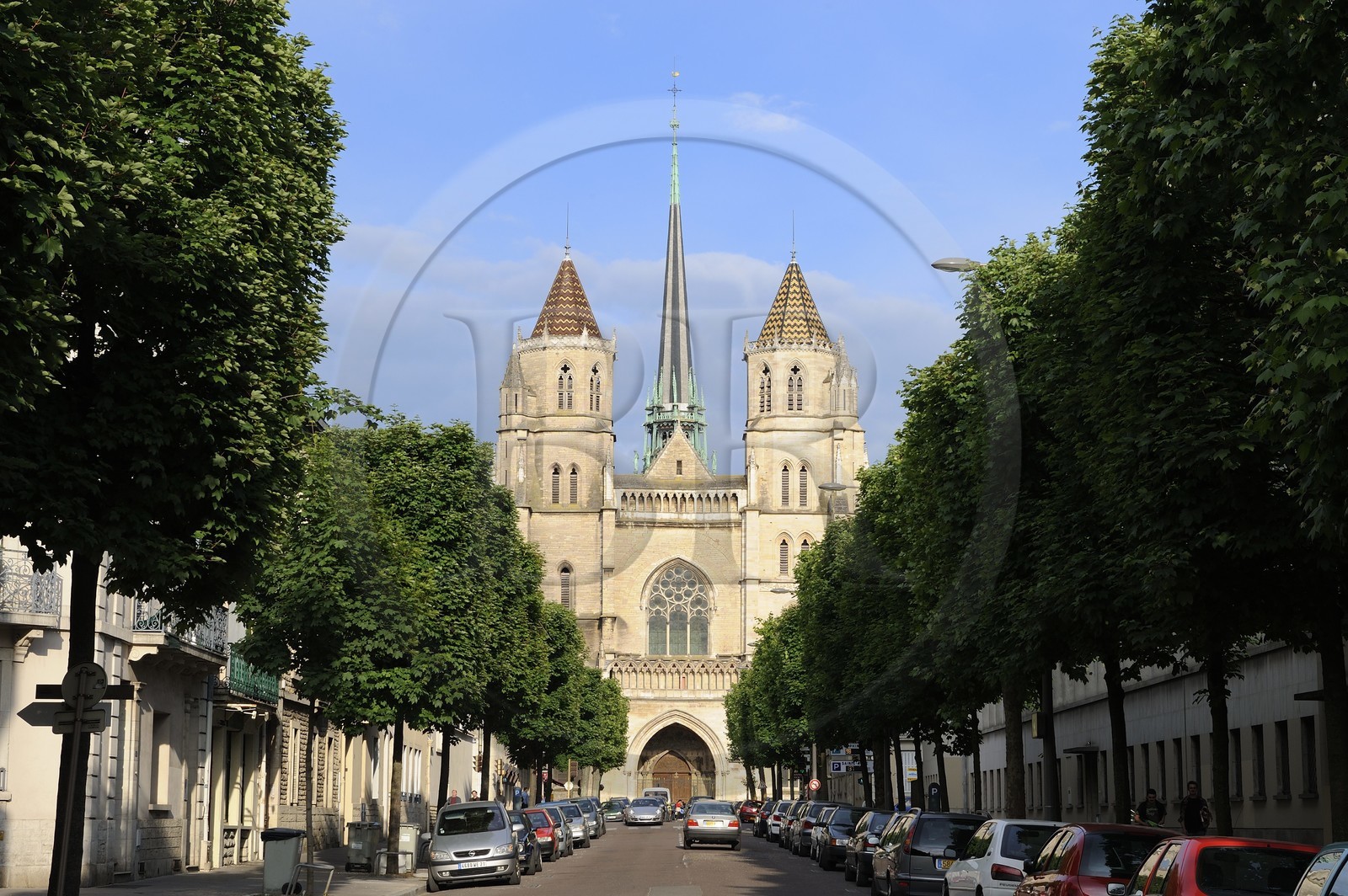 France, Côte d'Or (21), Dijon, la cathédrale Sainte-Bénigne au bout de la rue Mariotte