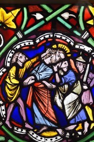 France, Bas-Rhin (67), Strasbourg, vieille ville classée au Patrimoine Mondial de l'UNESCO, musée de l'Oeuvre Notre Dame et Arts du Moyen-Age, vitrail représentant le baiser de Judas (XIIIème siècle)