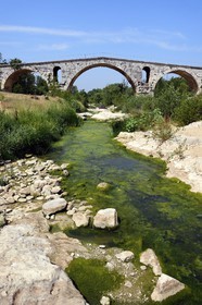 France, Vaucluse, Luberon, Bonnieux, the Pont Julien over the Calavon River, Roman bridge of the 3rd century BC on Via Domitia on the Calavon veloroute (Long-distance cycling routes)