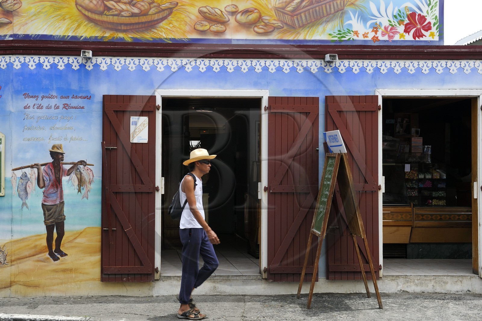 France, Ile de la Reunion, Saint-Gilles-Les-Bains, boulangerie Chez Loulou