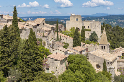 France, Vaucluse, Dentelles de Montmirail mountains, Crestet, the hilltop village of Crestet and its 9th century castle (aerial view)
