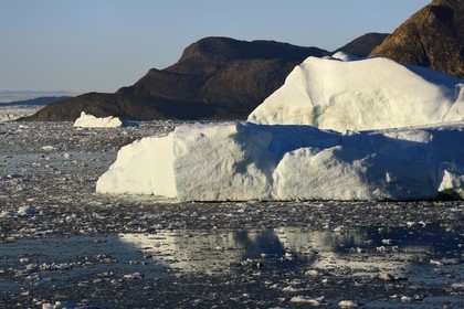 Groenland, cote ouest, baie de Disko, iceberg dans la baie de Quervain