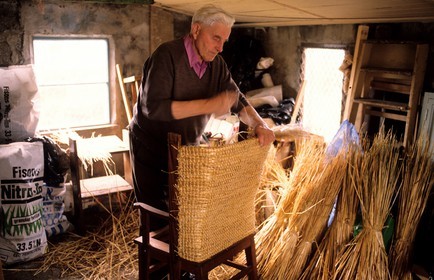 United Kingdom, Scotland, Orkney Islands, artisan making a typical Orkney chair