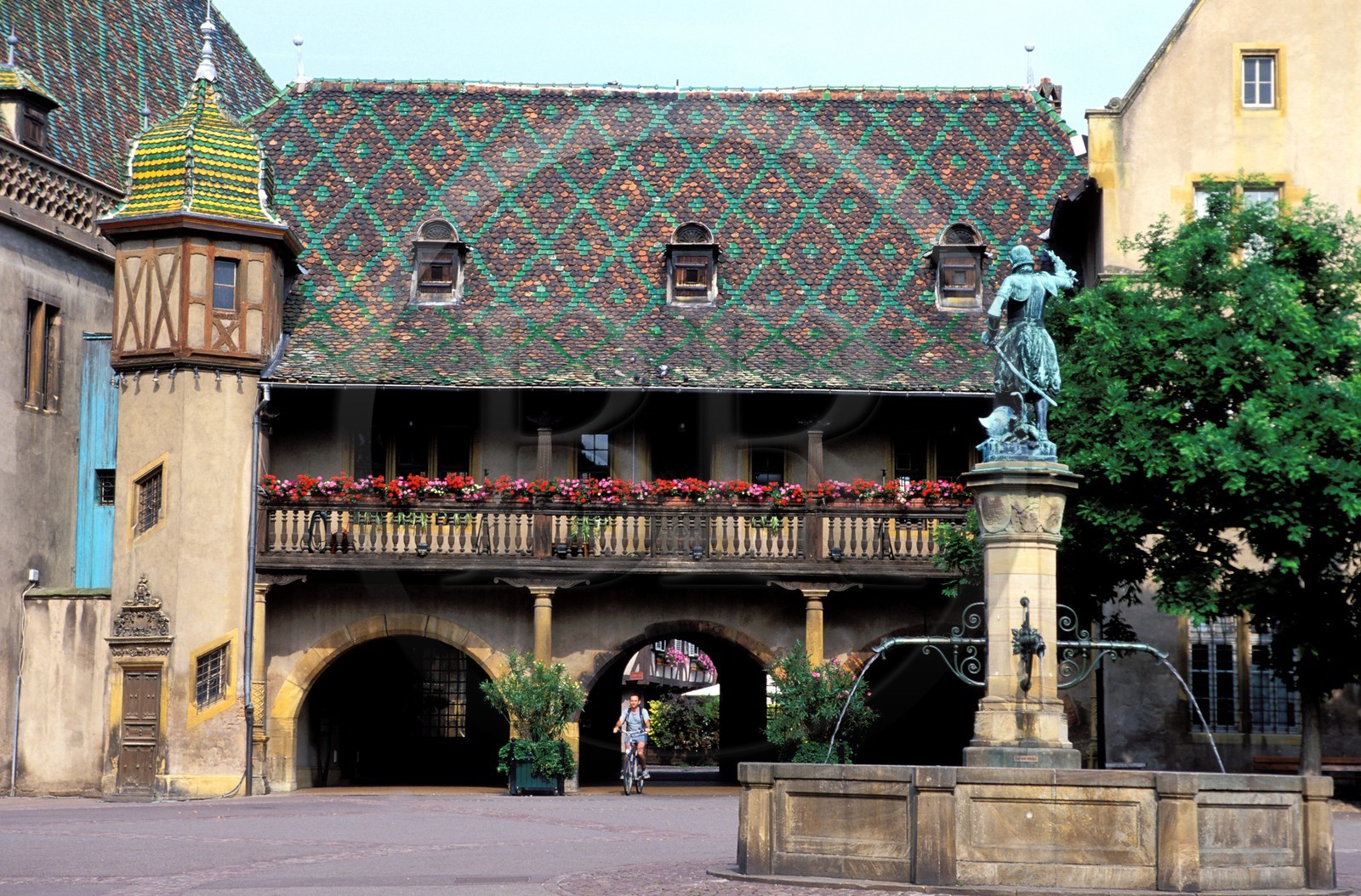 France, Haut-Rhin (68), Colmar, le fontaine Schwendi et l' ancienne douane (Kaufhaus) de 1480