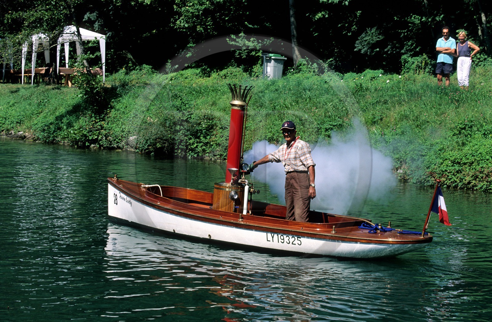 France, Savoie (73), le lac du Bourget, petit bateau à vapeur sur le canal de Savières