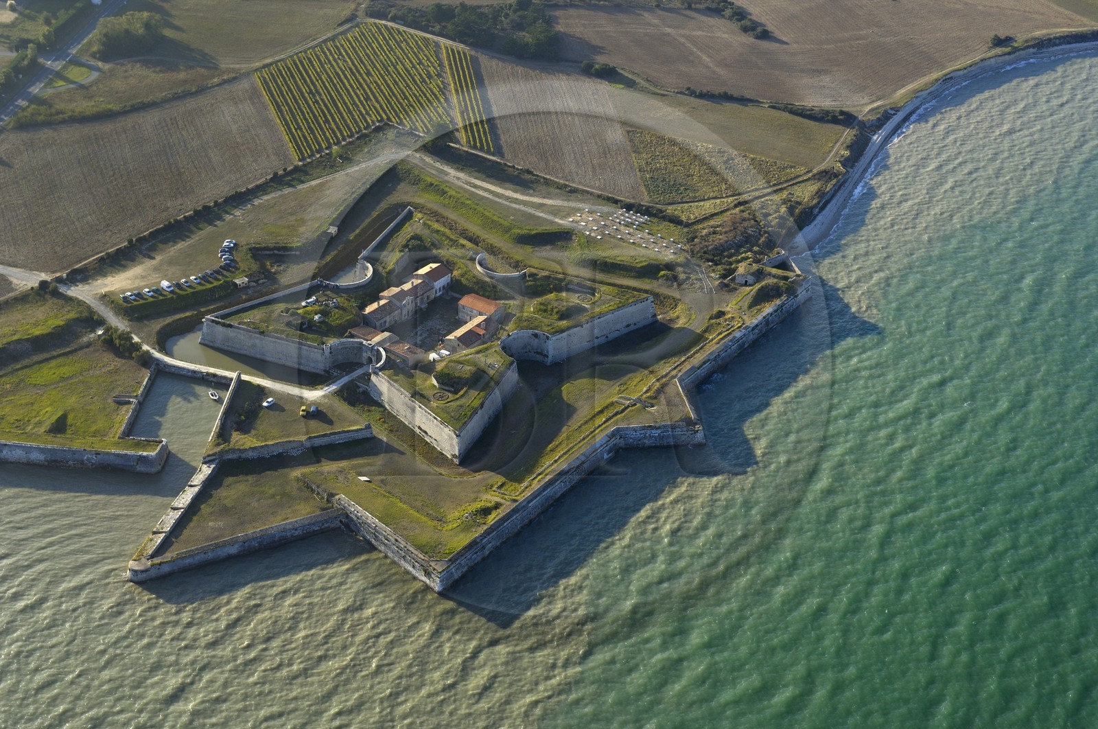 France, Charente-Maritime (17), ile de Ré, Fort de la Prée  au sud de La Flotte (vue aérienne)