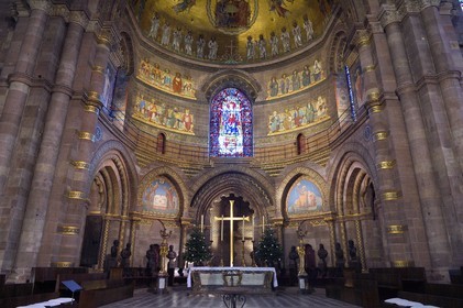 France, Bas-Rhin (67), Strasbourg, vieille ville classée au Patrimoine Mondial de l'UNESCO, la cathédrale Notre-Dame, le choeur roman