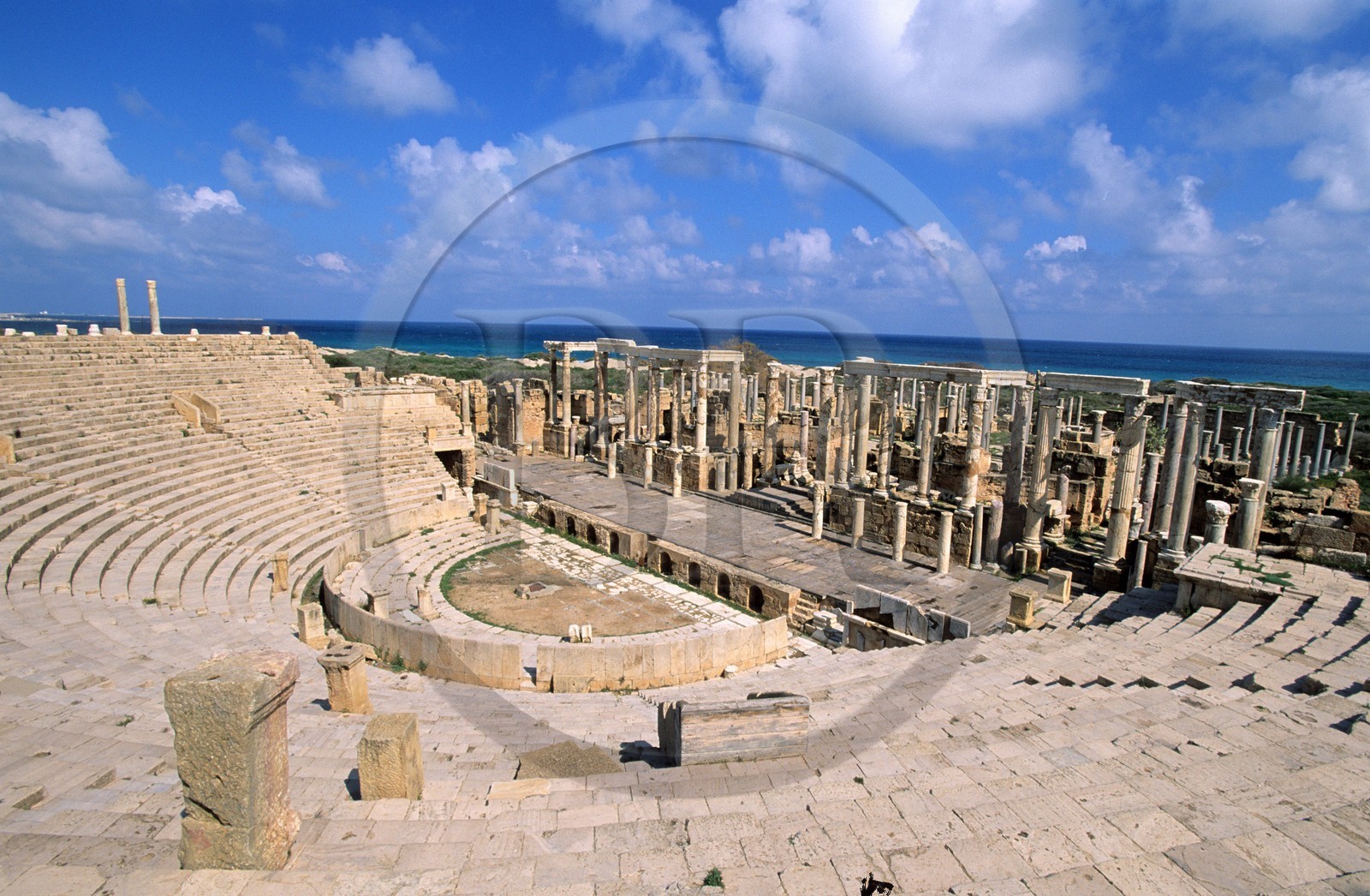 Libye, la Djeffara Tripolitaine, Leptis Magna, site romain classé Patrimoine Mondial de l'UNESCO, le théâtre