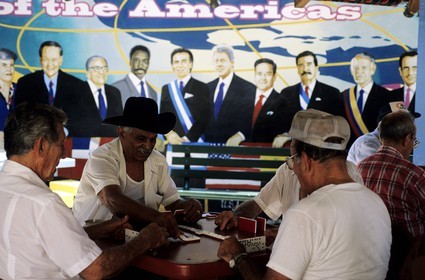 Etats-Unis, Floride, Miami, Little Havana, Calle Ocho, joueurs passionnés à Domino Park