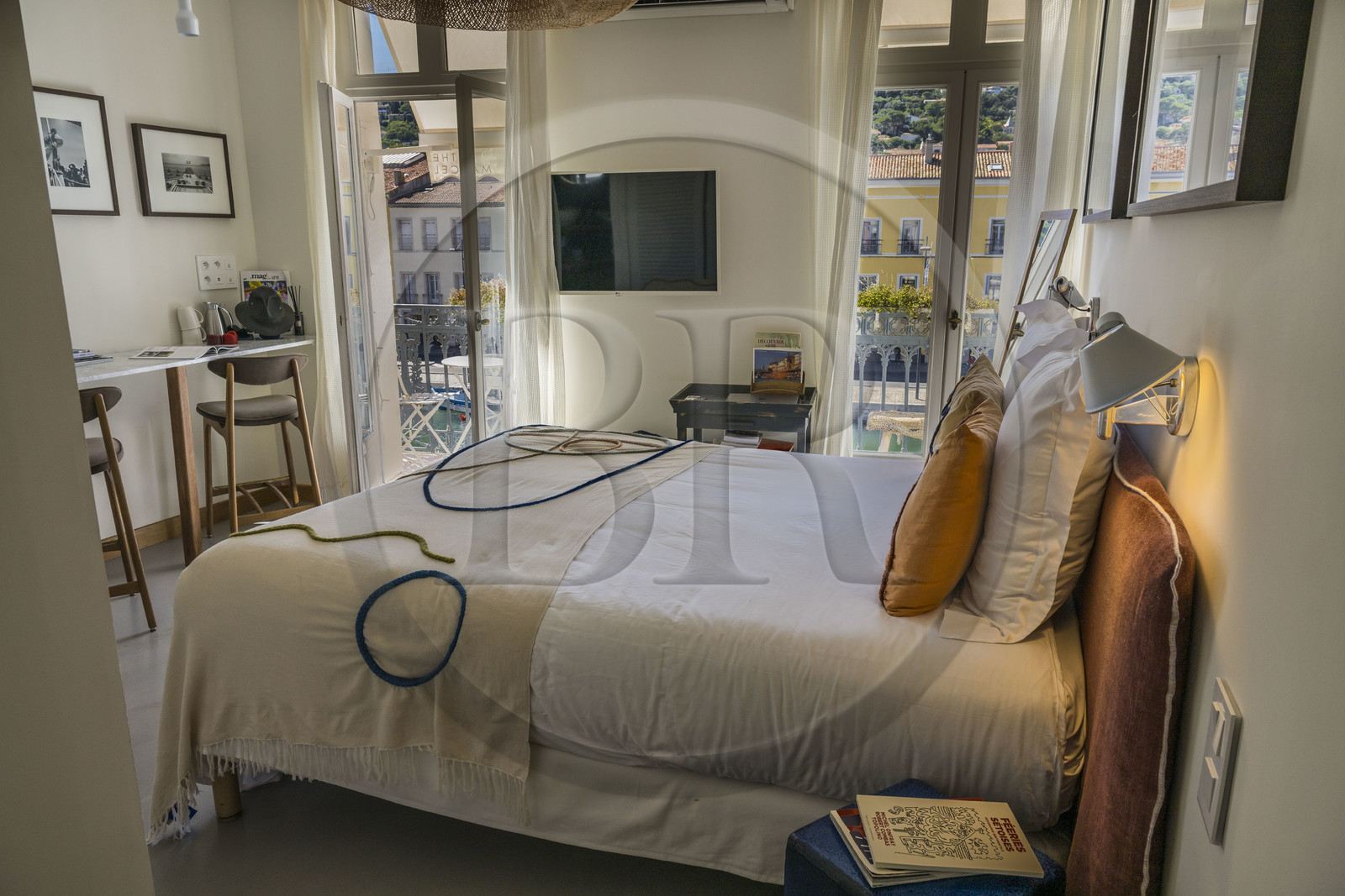 France, Hérault (34), Sète, Canal royal dans le Cadre royal, suites d'artistes The Marcel au-dessus de l'ancien cinéma le Rio sur le quai Léopold Suquet