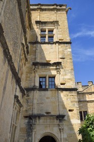 France, Vaucluse (84), Parc Naturel Regional du Luberon, Lourmarin, labellisé Les Plus Beaux Villages de France, le chateau des XVè et XVIè siècles Renaissance