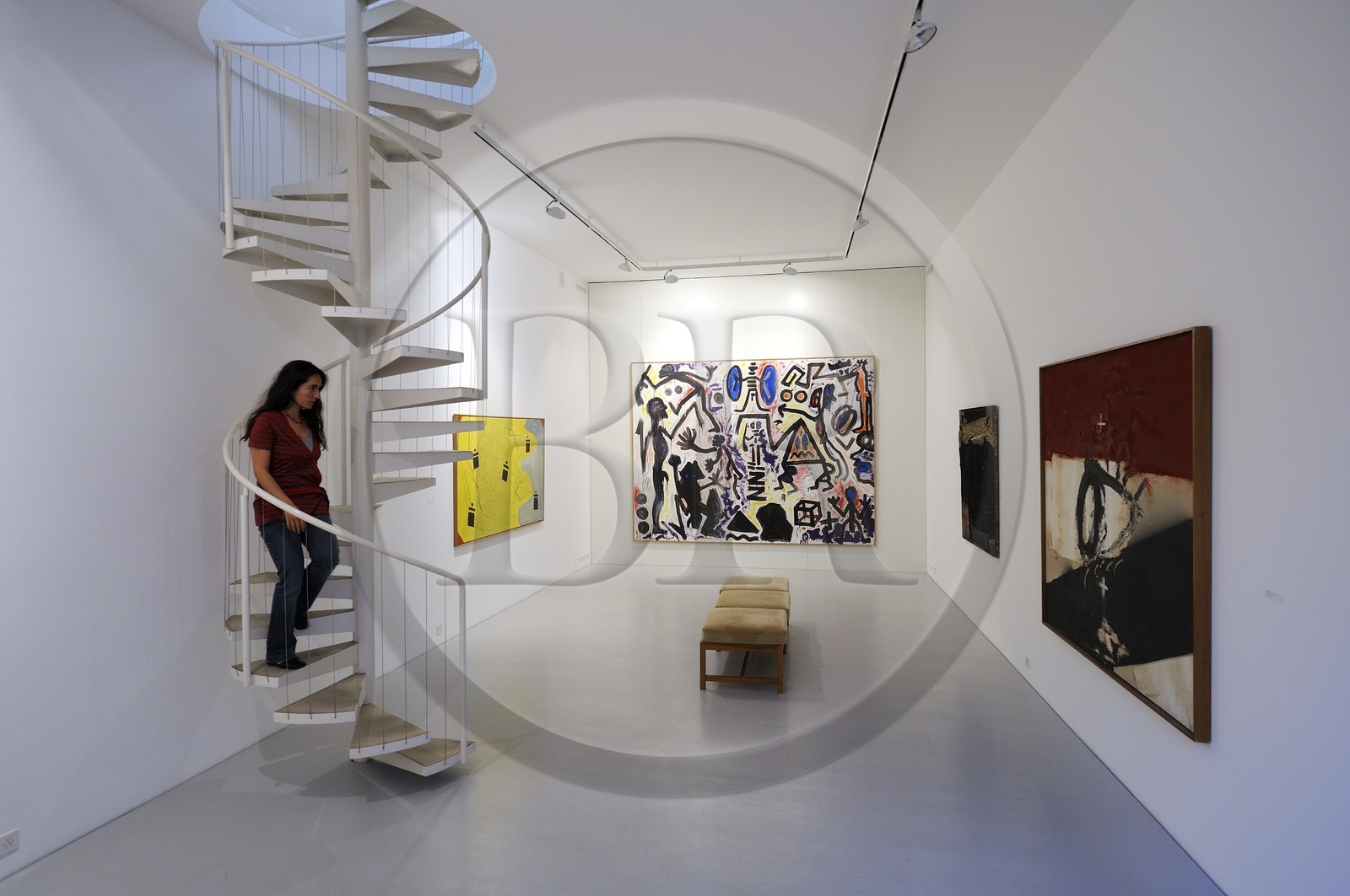 Suisse, Bâle, la galerie Beyeler, oeuvres de Penk (2 pieces à gauche) et Tapies