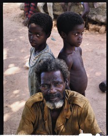 Burkina Faso, Poni province, Lobi land, Loropéni, Houliene Kambou with his little twin sons