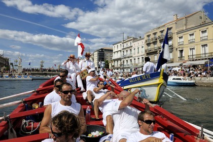France, Herault, Sete, canal Royal (Royal Canal), Fete de la Saint Louis (St Louis's feast), sea jousting, the rowers