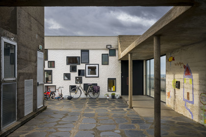 France, Loire-Atlantique (44), banlieue de Nantes, Rezé, la Maison Radieuse par l'architecte Le Corbusier, l'école maternelle installée sur le toit-terrasse