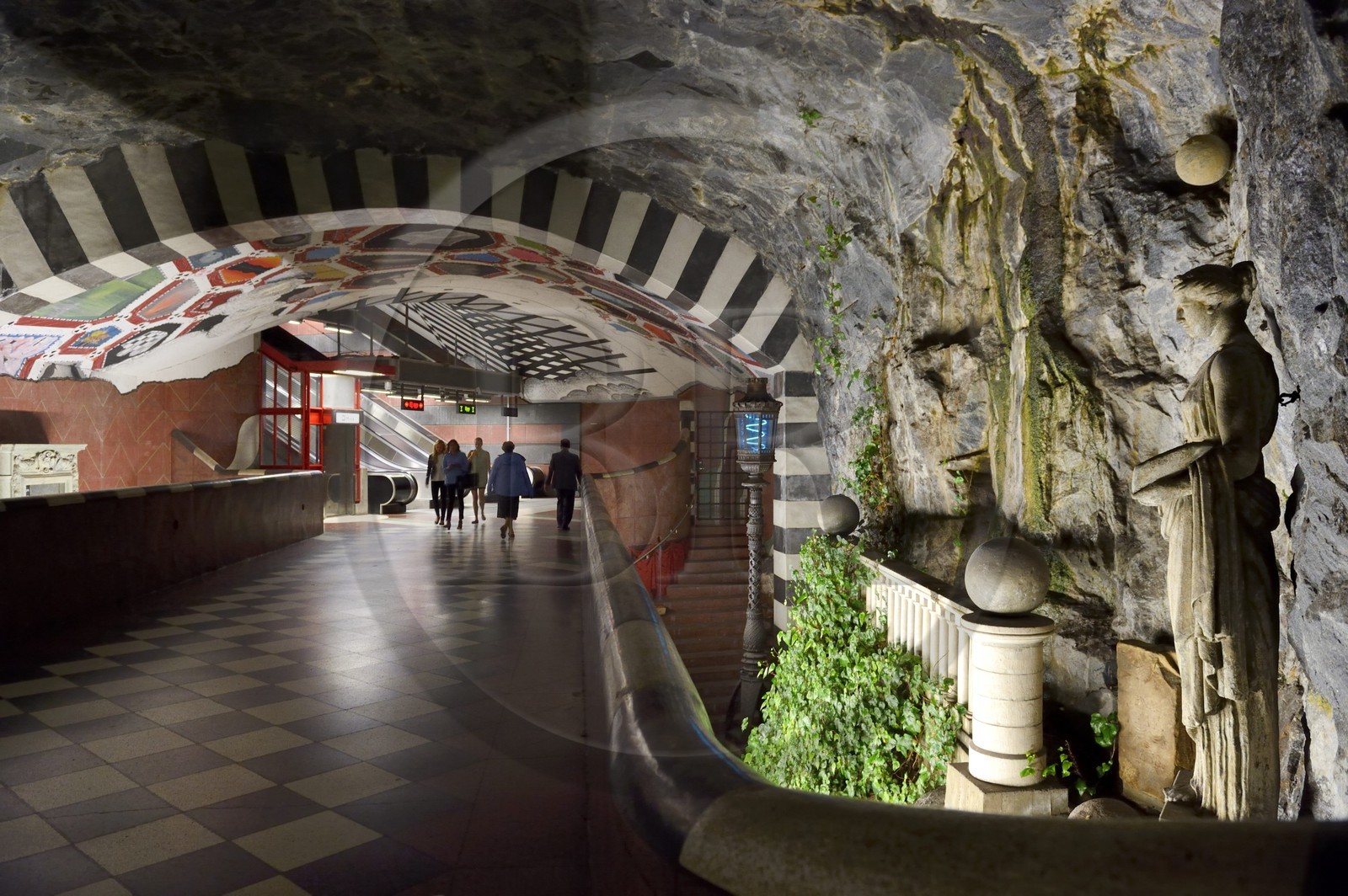 Suède, Stockholm, station de métro (Stockholms tunnelbana), de nombreuses stations exposent des œuvres d'art, station de métro Kungstradgarden