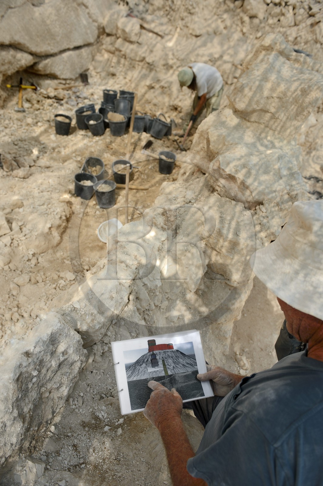 Israel, Cisjordanie, l'Hérodion, colline artificiellement exhaussée qui abrite les ruines d'un palais fortifié construit par le roi Hérode Ier le Grand (site classé Parc National), les fouilles du théâtre du roi Hérode ont été menées par le professeur Ehud Netzer et maintenant par Yakov Kalman
