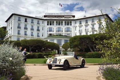 France, Alpes Maritimes (06), Saint-Jean-Cap-Ferrat, Grand-Hotel du Cap-Ferrat, palace 5 étoiles du groupe Four Seasons Hotel, arrivée de clients en Morgan Roadster 4 4