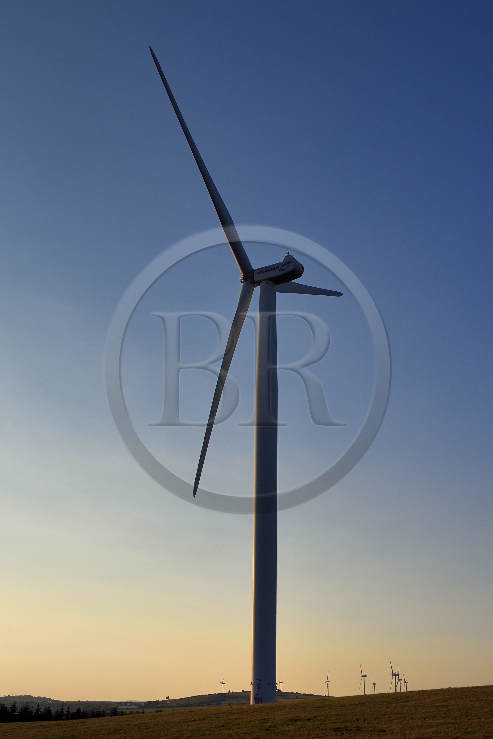 France, Cantal (15), éolienne du parc éolien du Col de la Fageole