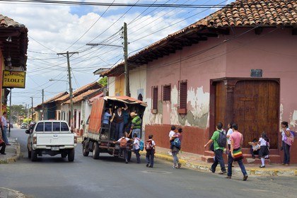Nicaragua, Leon, camion bus de ramassage scolaire