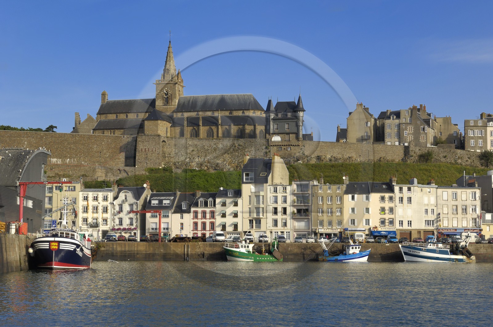 France, Manche (50), Granville, le Bassin à Flot du port de pêche au pied de la Haute-Ville