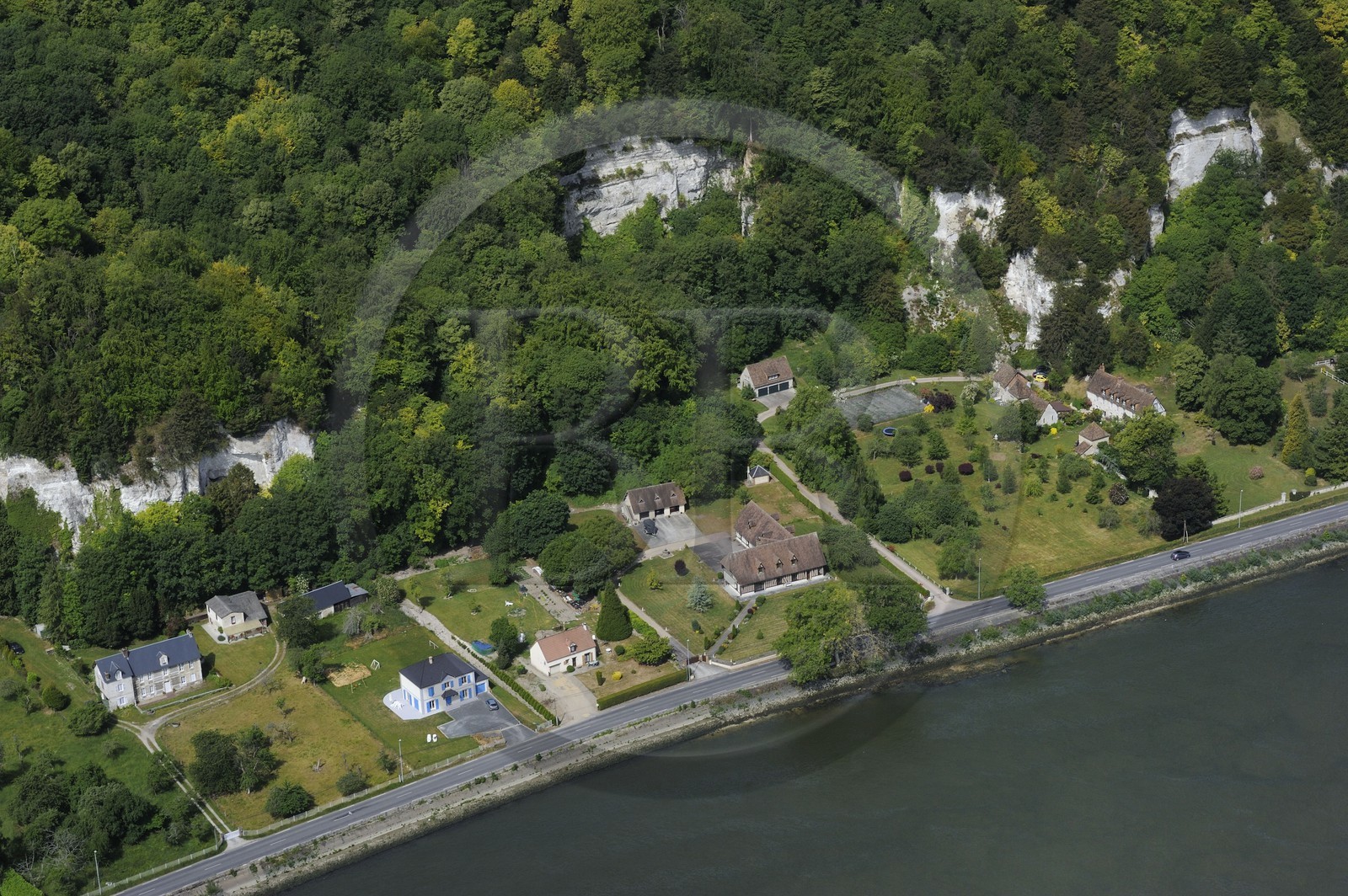 France, Eure (27), le Bas Mauny en aval du village de La Bouille sur la rive gauche de la Seine (vue aérienne)