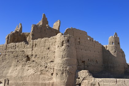 Iran, Province d'Ispahan, désert du Dasht-e Kavir, ville de Nain ou Na'in, ruines du chateau de Narenj (Narenj Qal'e) en briques de terre crue (adobe)