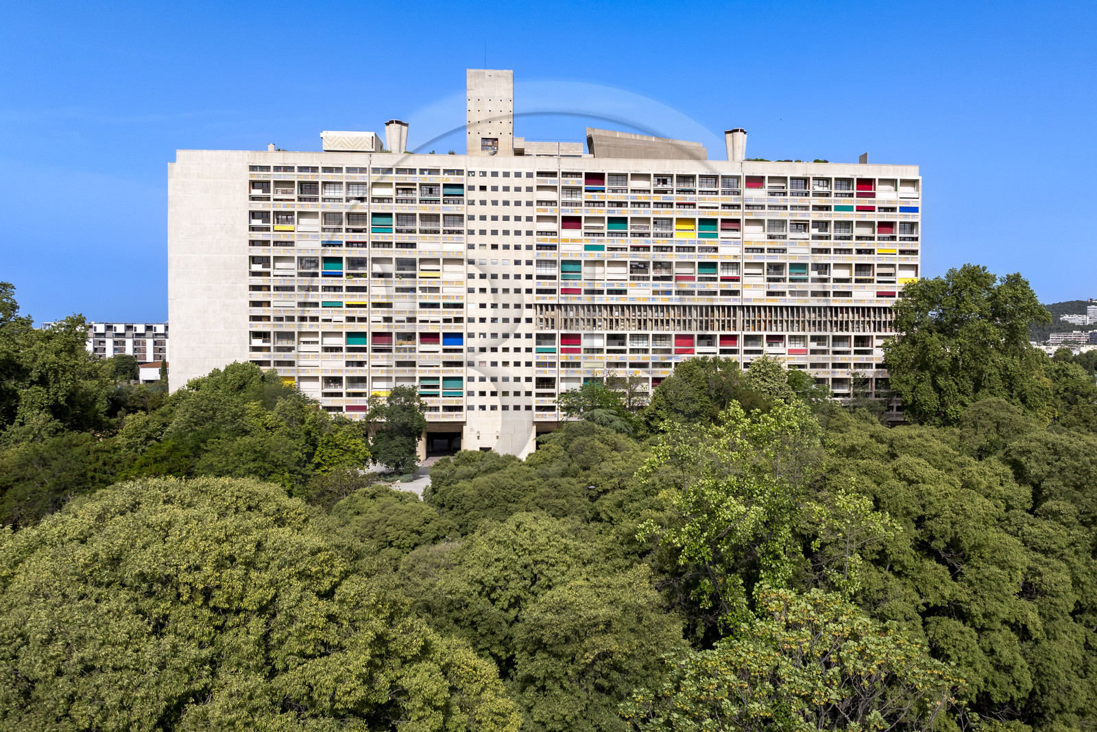 France, Bouches-du-Rhône (13), Marseille, oeuvre architecturale de Le Corbusier, classée Patrimoine Mondial de l'UNESCO, la Cité Radieuse par l'architecte Le Corbusier bordant le boulevard Michelet (vue aérienne)