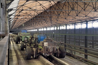 France, Puy-de-Dôme (63), Clermont-Ferrand, Pistes d'essai de l'usine Michelin de Cataroux, des chariots lestés de plomb y faisaient d'incessants va-et-vient pour tester les pneus